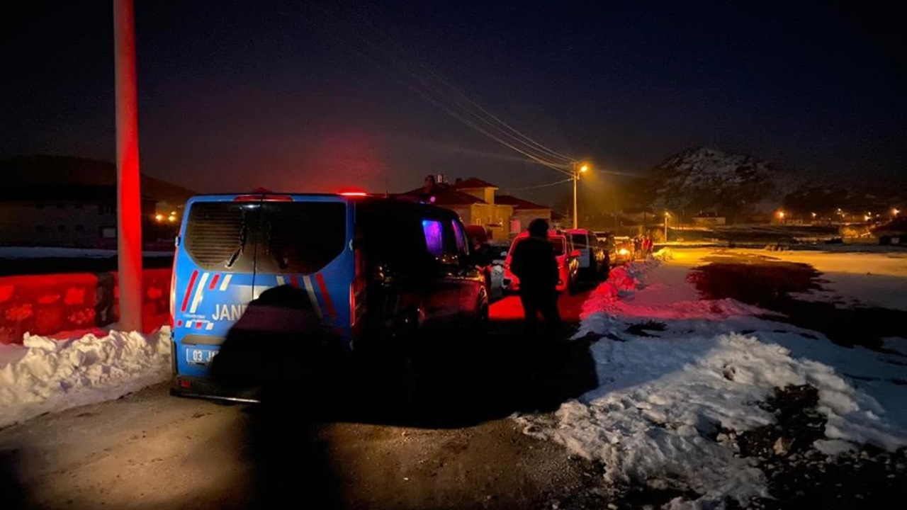 Afyonkarahisar’da intihar girişimi: Hem kendini hem de jandarma astsubayı vurdu!