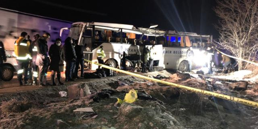 Çankırı Valisi Ayaz’dan feci kazayla ilgili açıklama: 3’ü ağır 27 kişi yaralandı