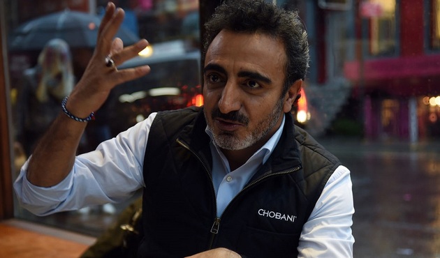 Yoğurt kralı Hamdi Ulukaya ırkçı radyocuyu dize getirdi!