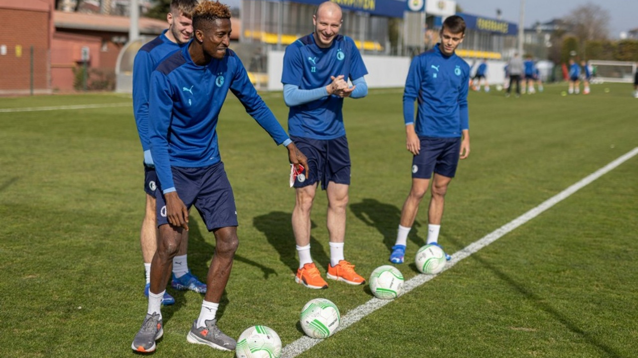 Slavia Prag'ın Nijeryalı yıldızı Peter Olayinka daha önce Türkiye'de beğenilmemiş!