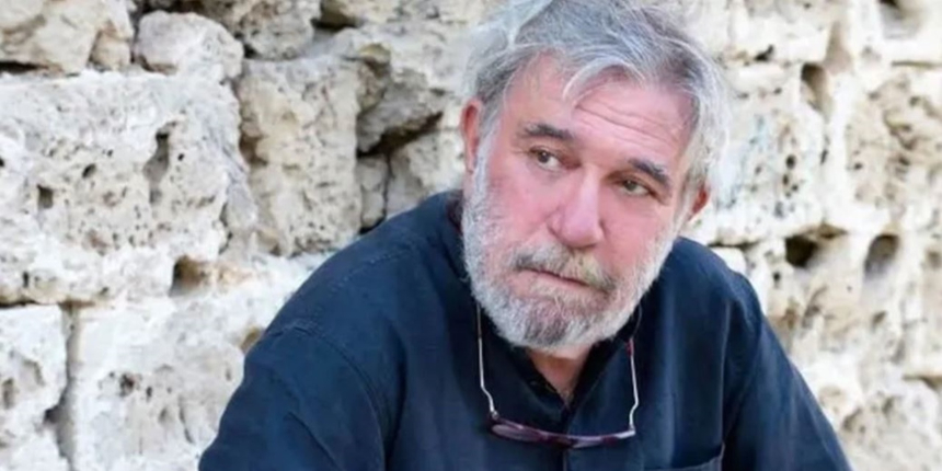 Şair Sina Akyol hayatını kaybetti