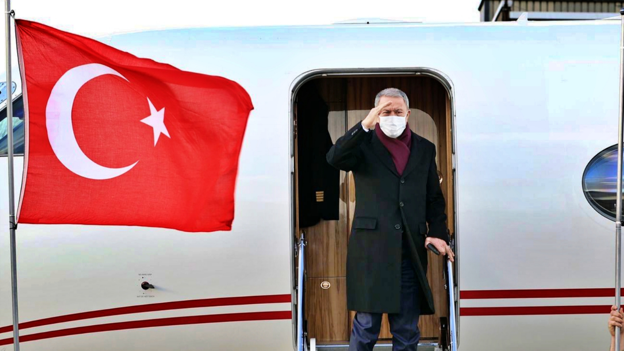 Milli Savunma Bakanı Hulusi Akar'ın uçağı Münih'e indi