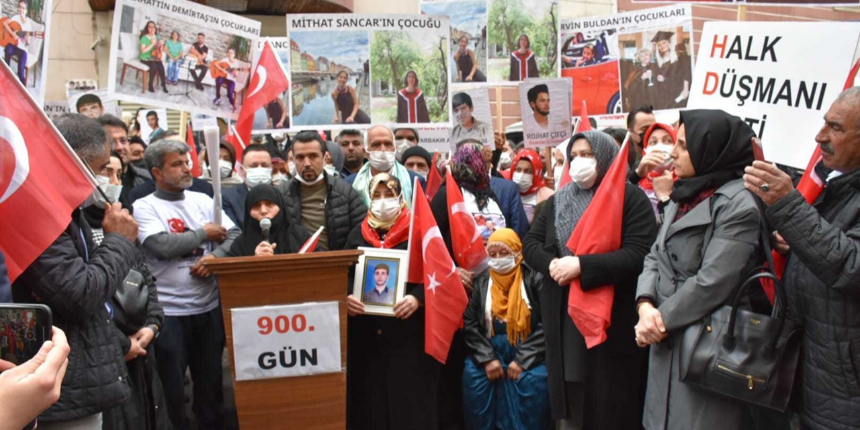 Evlat nöbetinde 900'üncü gün: Ailelerin kararlı bekleyişi sürüyor