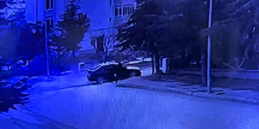 Otomobilin çarptığı kadın metrelerce havaya fırladı