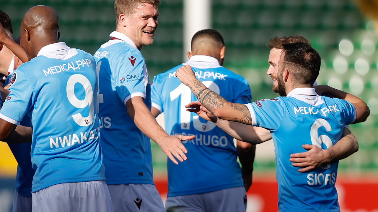 Trabzonspor şampiyonluğunu Alanya'da ilan etti! İlk yarıda Fırtına çıktı, 4 golle iş bitti