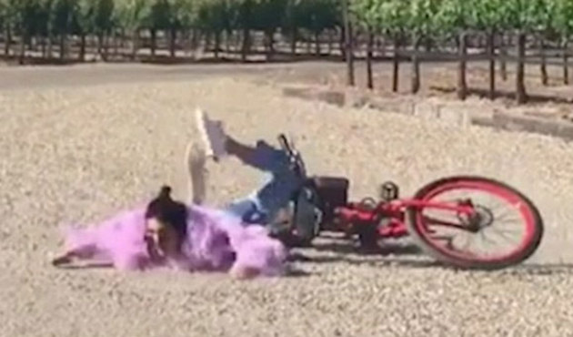 Kendall Jenner yere böyle kapaklandı! / VİDEO