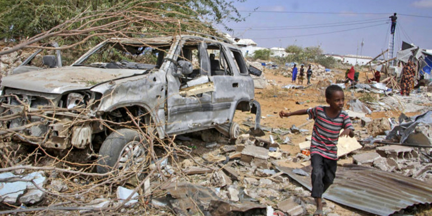 Somali'de Eş-Şebab terör örgütünden intihar saldırısı: 13 ölü!