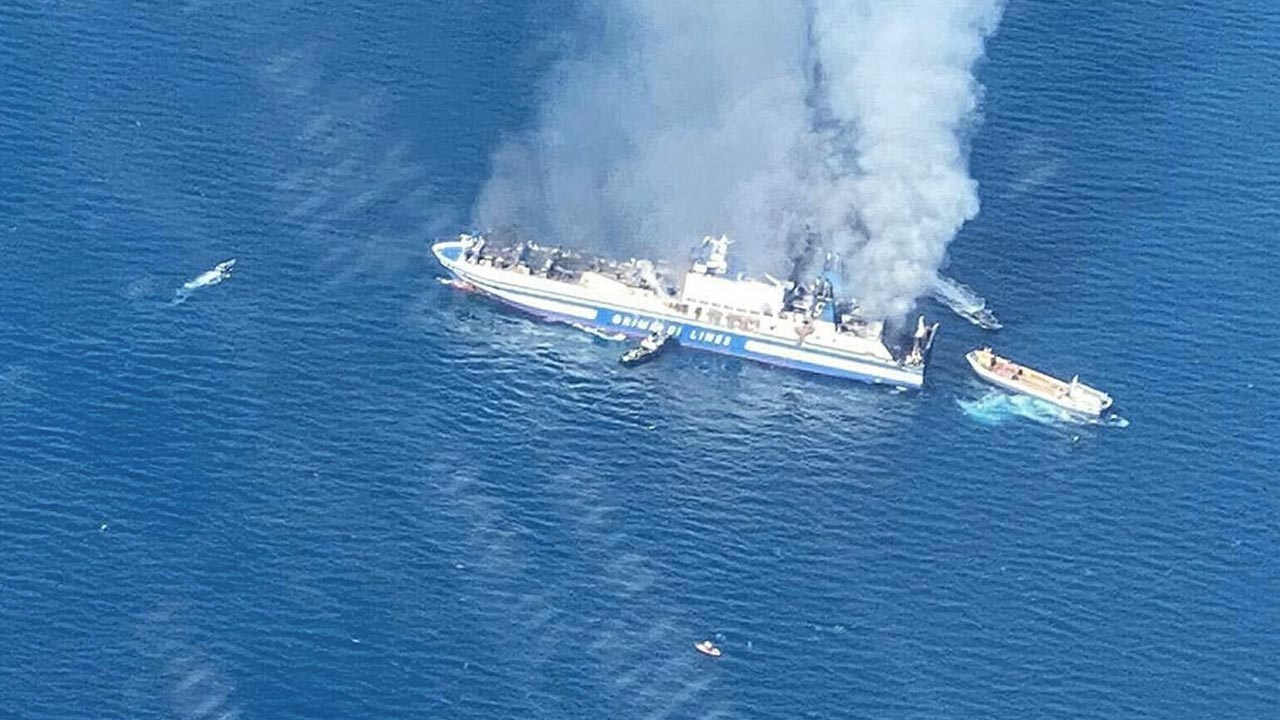 Yunanistan'da feribot yangını... Kayıp bir kişi bulundu