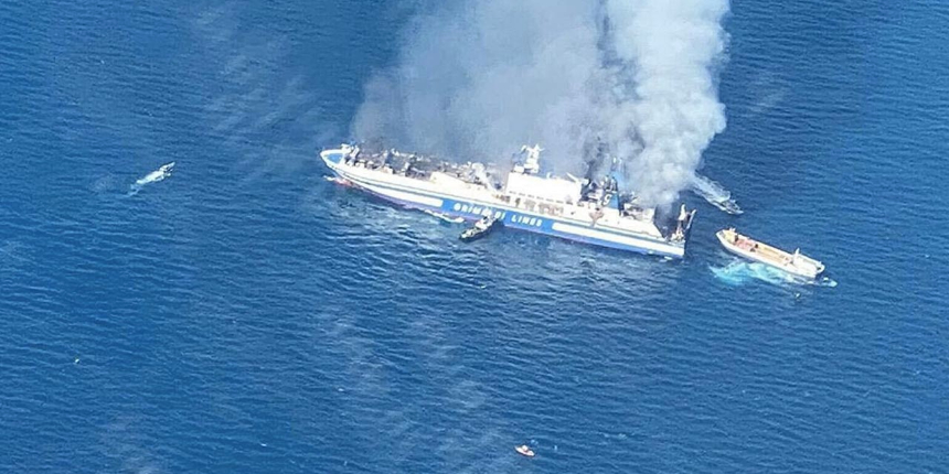 Yunanistan'da feribot yangını... Kayıp bir kişi bulundu