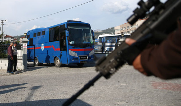 FETÖ'cü darbe girişiminin elebaşları , şehit yakınları ve gazilerle yüzleşecek!