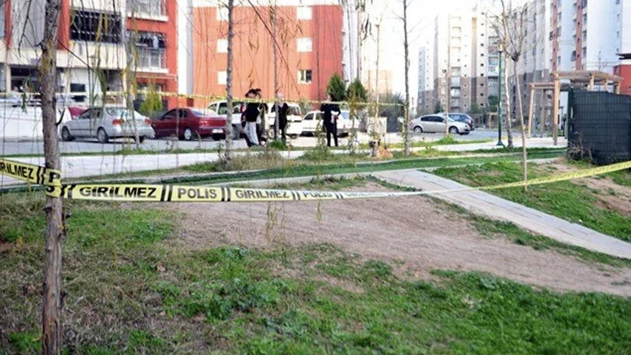 Sokak ortasında korkunç cinayet: Takıntılı olduğu kızın sevgilisini öldürdü
