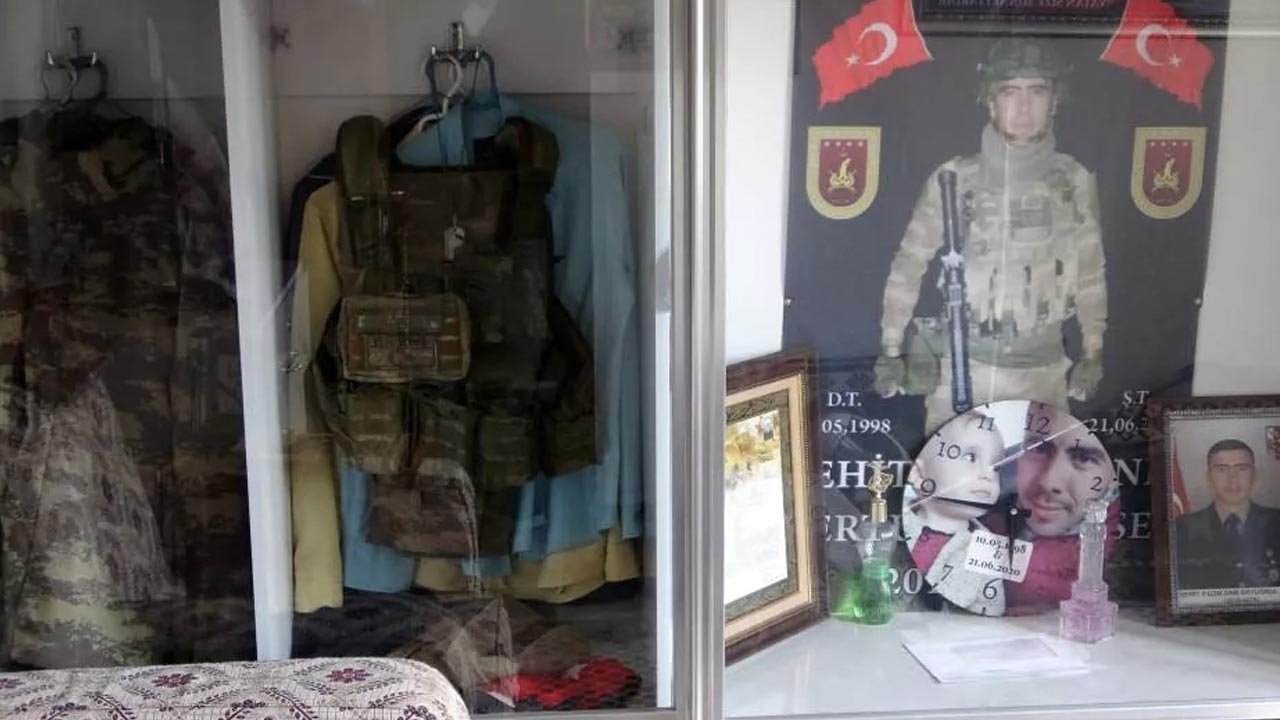 Şehit askerin evinde mucize olay: Bütün ev kül oldu sadece fotoğrafı sağlam kaldı