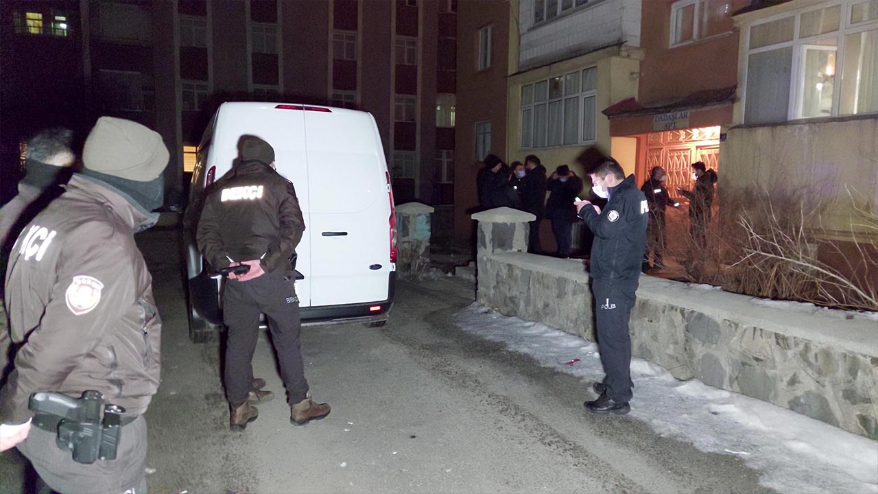 Annesine ateş etti, araya giren kardeşini öldürdü