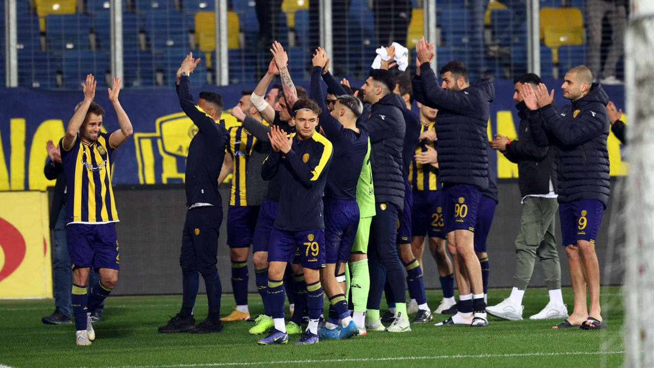 Lider Ankaragücü evinde Bursaspor engelini 2 dakikada geçti