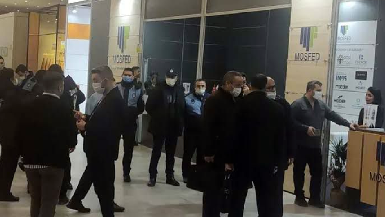 CHP'li Bakırköy Belediyesi zabıtaları uluslararası İstanbul Mobilya Fuarı'nı vergi için bastı