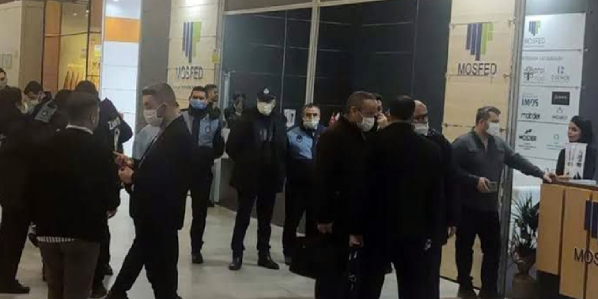 CHP'li Bakırköy Belediyesi zabıtaları uluslararası İstanbul Mobilya Fuarı'nı vergi için bastı