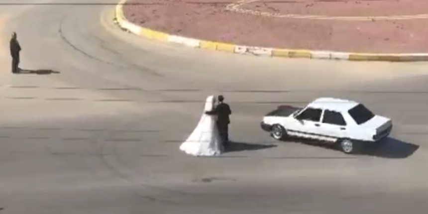 Gelin ve damadı araçtan çıkarıp etraflarında drift attı!