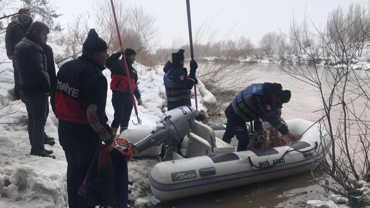 17 yaşındaki Yağmur, Karasu Nehri'nde kayıp