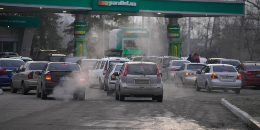 Rusya'nın roket saldırıları sonrası Kiev halkı şehri terk ediyor: İşte kriz bölgesinden gelen son görüntüler...