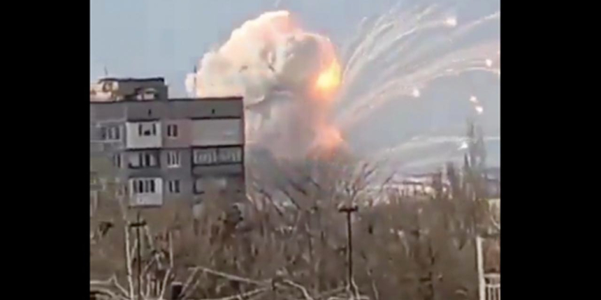Ukrayna'dan son görüntüler... Melitipol Havalimanı Rus bombalarının hedefi oldu