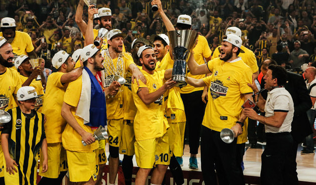 Olympiakos Başkanı hezimeti hazmedemedi! Çok bozuldu...