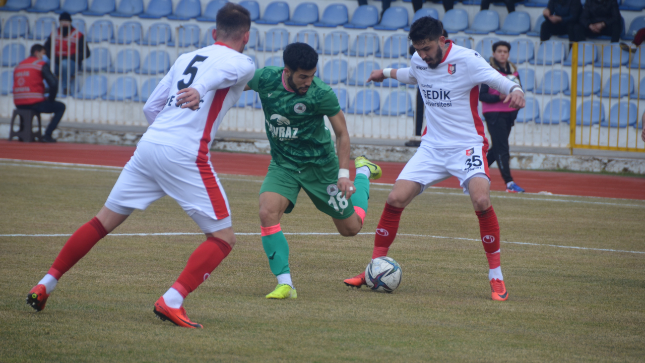 Isparta 32 Spor, Uşakspor'u 2-1'le geçerek galibiyet serisini 5 maça çıkardı