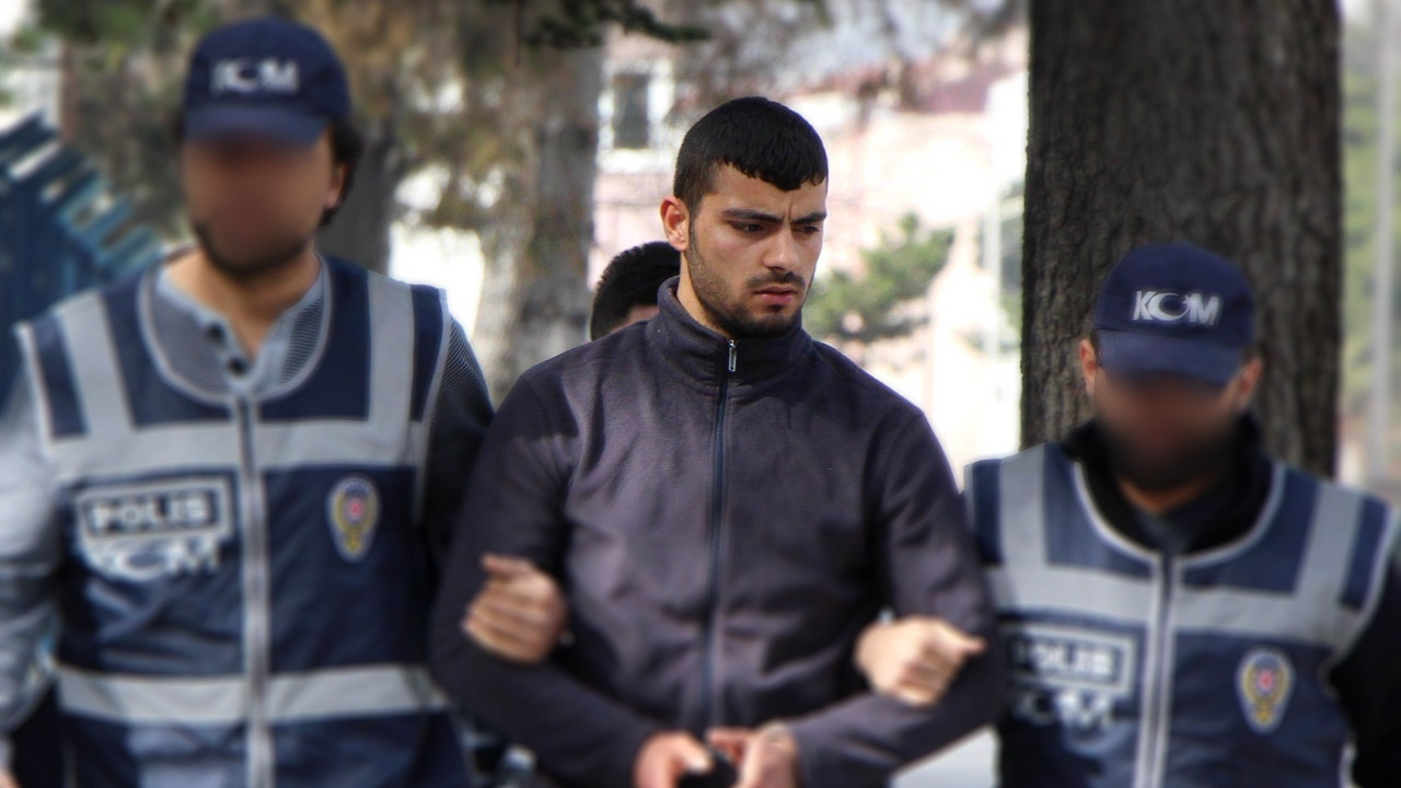 "Kuşu uçuruyorum" parolalı esrar sevkiyatı: Narkotik köpeği kıskıvrak yakaladı!