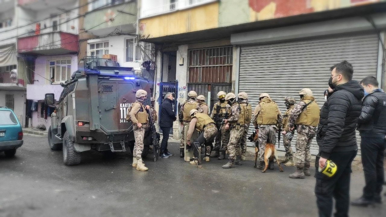 Şişli'de hareketli anlar: Boşanma aşamasındaki eşinin ailesini silahla rehin aldı!