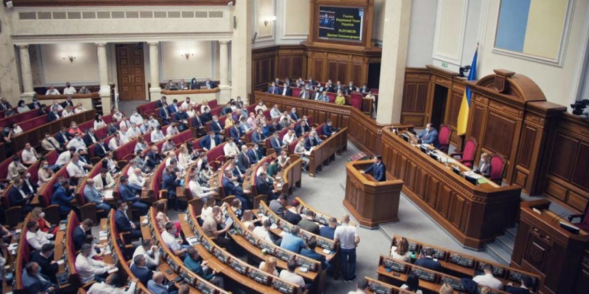 Ukrayna'dan Rusya'ya karşı yeni hamle: Vatandaşlara meşru savunma hakkı tanındı