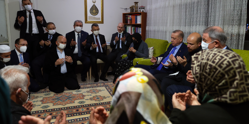 Cumhurbaşkanı Erdoğan, şehit Özel Harekat Şube Müdürü Eren'in ailesini ziyaret etti