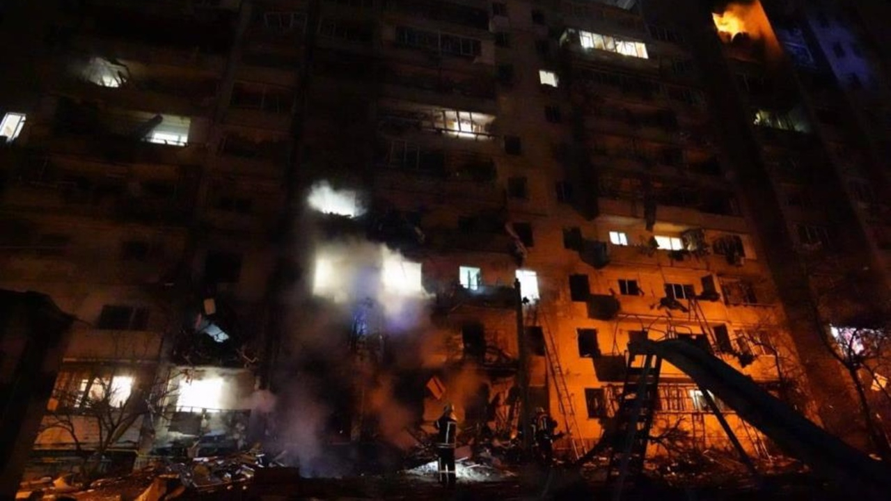 Başkent Kiev, güne bombardıman saldırılarıyla uyandı!