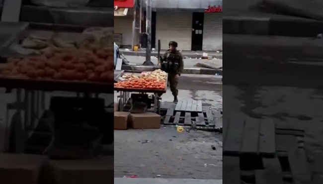 İsrail askeri hırsızlık yaparken kameralara böyle yakalandı!
