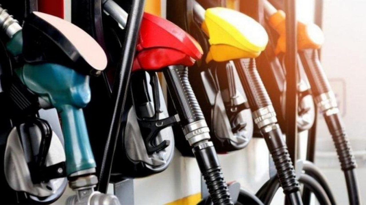 Benzine ve motorine beklenen zam geldi: Benzinin litre fiyatı 16 TL'yi aştı...