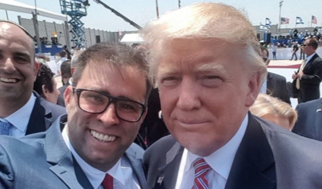 ABD Başkanı Trump ile İsrailli siyasetçinin 'selfie'si ortalığı karıştırdı / VİDEO