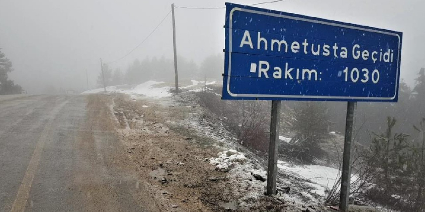 Karabük-Bartın karayolunda kar yağışı etkili oluyor!