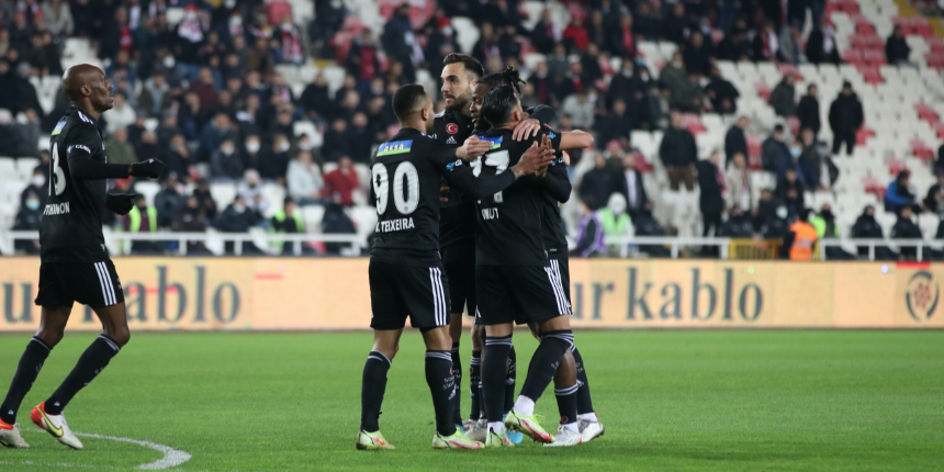 Beşiktaş seriye taktı... Sivasspor deplasmanında 3 puan 3 golle geldi