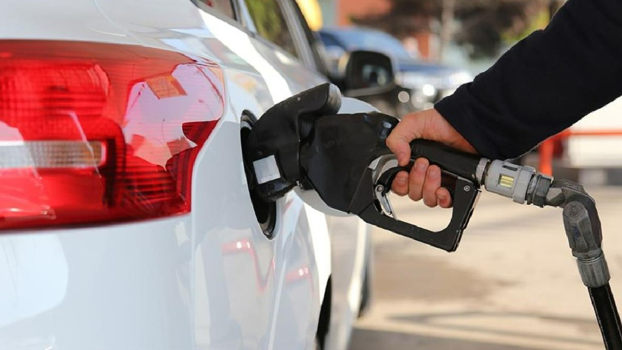 Petrol fiyatları düştü! Benzin ve motorine indirim geliyor