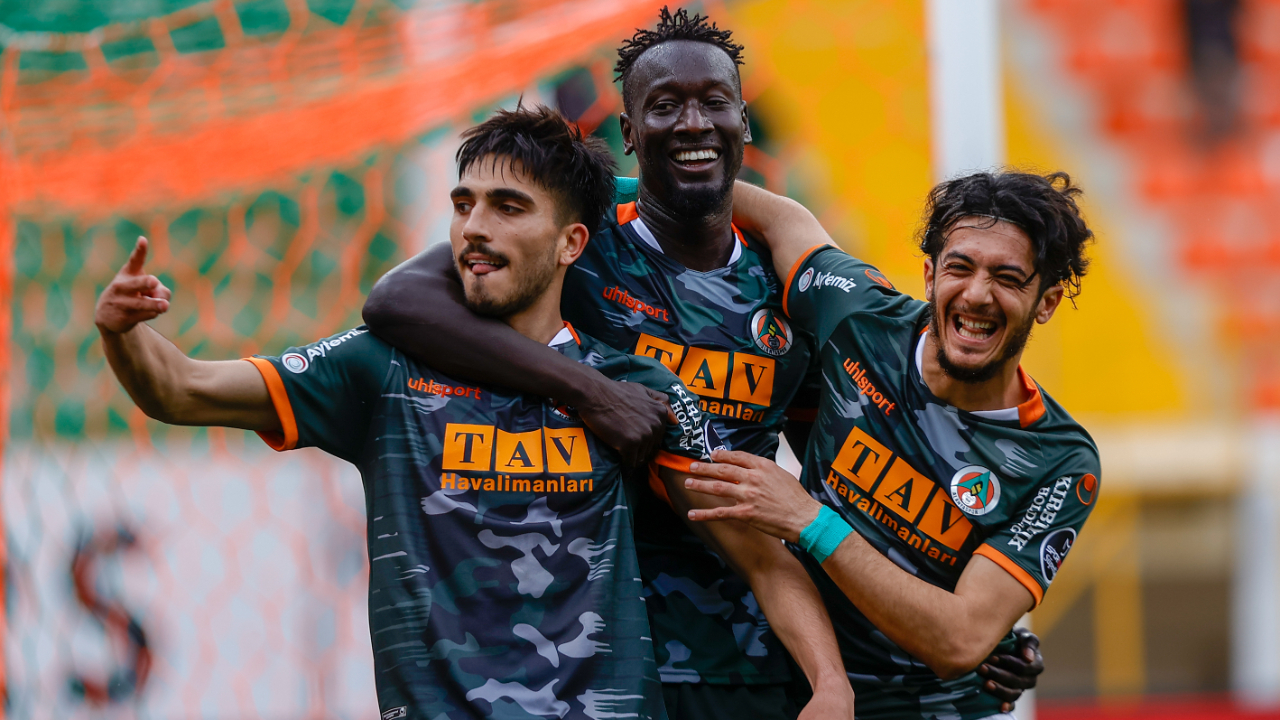 Aytemiz Alanyaspor düşteki Konyaspor'a evinde 5 çekti!