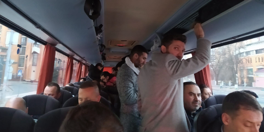 Kiev’den tahliye edilen Türk vatandaşları Polonya sınır kapısına ulaştı