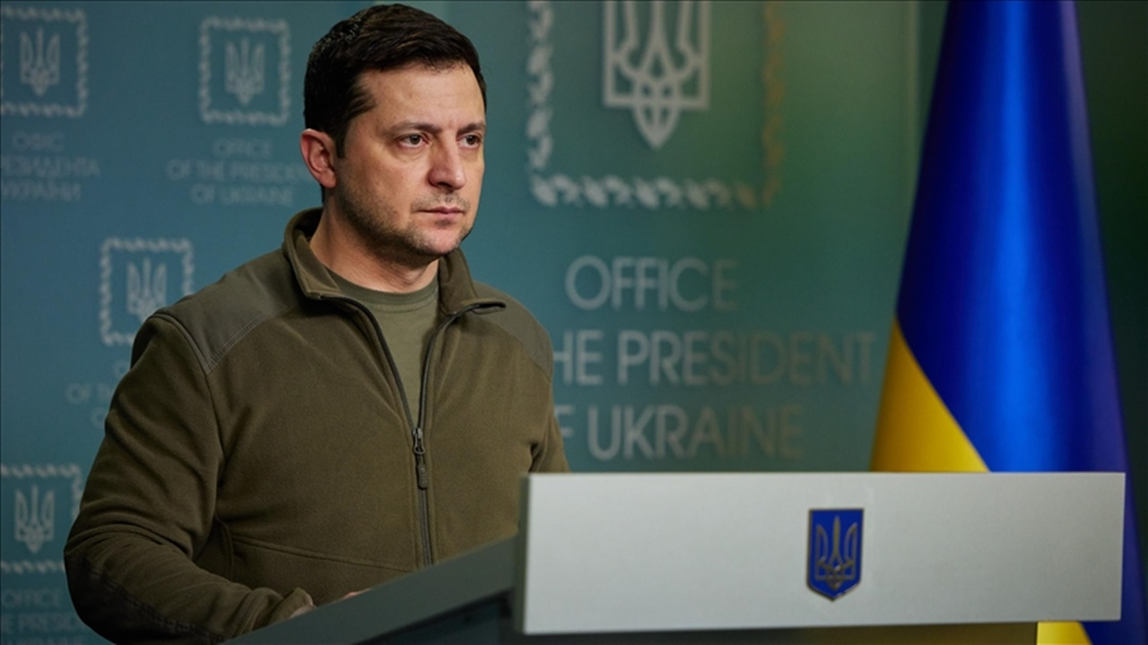 Zelenskiy: Ben buradayım, silahları bırakmayacağız!