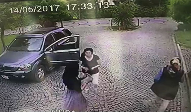 Ünlü futbolcunun eşinin şok eden görüntüleri... Böyle saldırdı! / VİDEO