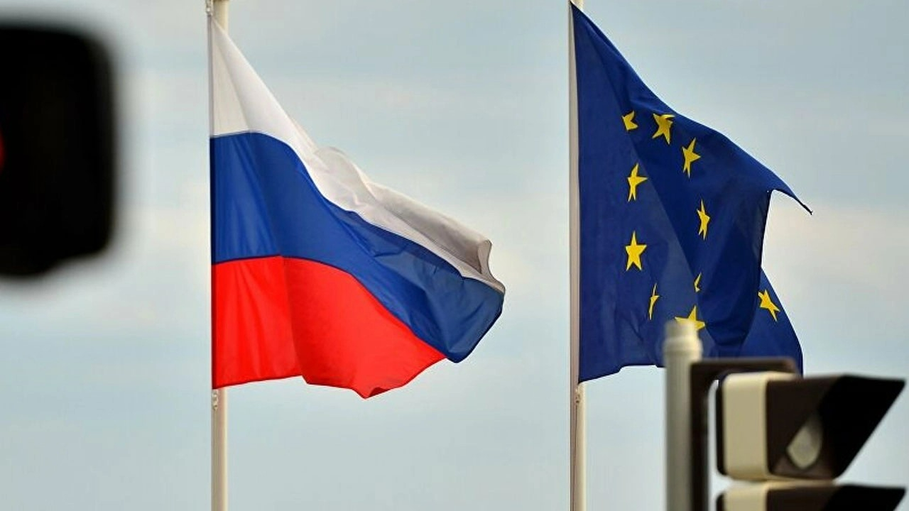 AB'den Rus medyasına yasak: Putin'in savaşını haklı çıkarmak için artık yalanlarını yayamayacaklar!