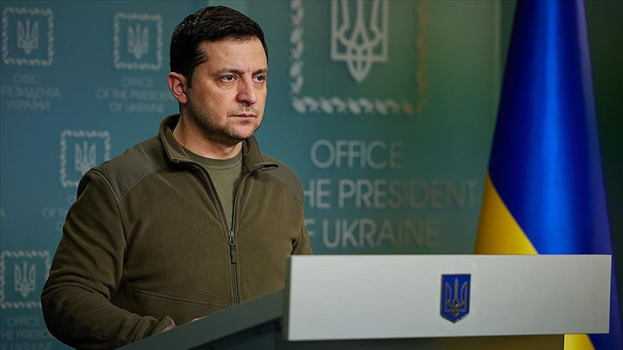 Zelenskiy, Ukrayna'nın Avrupa Birliği'ne resmi başvurusunu imzaladı