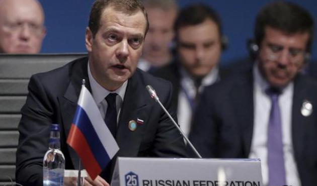 Rusya'nın inadı sürüyor: Medvedev'den can sıkan haber!