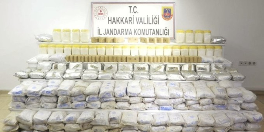 Bakan Soylu duyurdu: Hakkari'de 250 kilogram eroin ele geçirildi