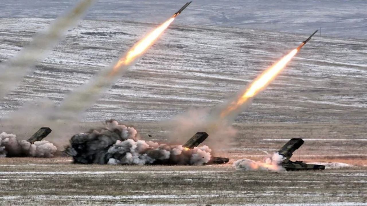 Rusya'dan askeri üsse bombardıman: 70 Ukraynalı asker öldürüldü!
