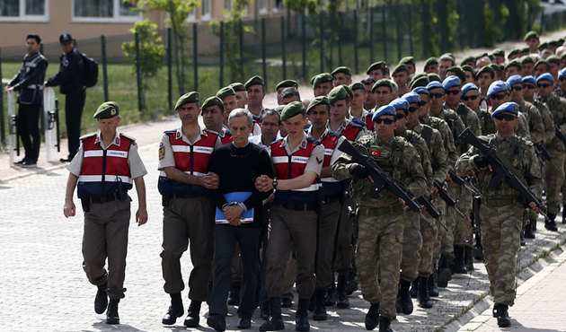 Akın Öztürk'e çok kritik Hulisi Akar sorusu: Darbeyi engelleyeceğim...