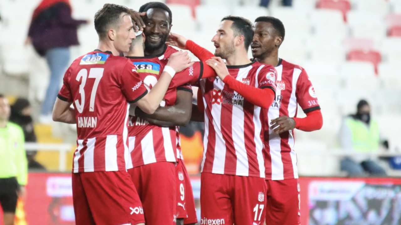 Sivasspor yarı finalde... Yiğido Kupa'da Fatih Karagümrük'ü Yatabare'yle eledi...