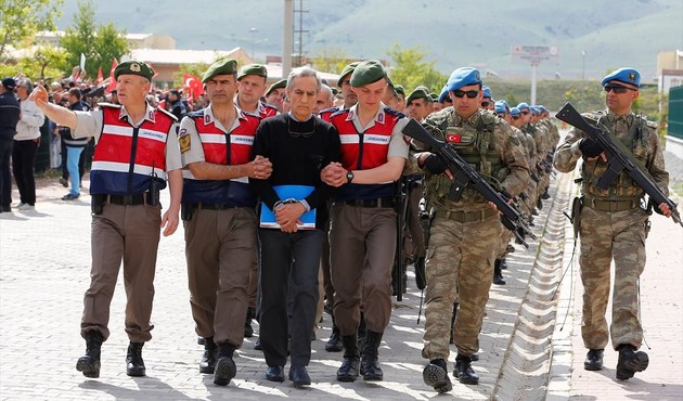 Duruşma sonunda ortalık karıştı...