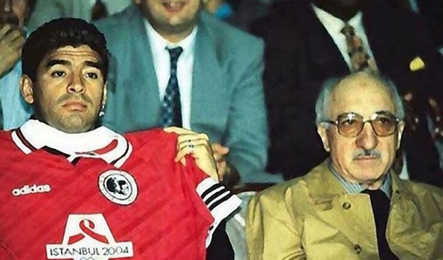 FETÖ ele başıyla Maradona yan yana! İşte bu fotoğrafın arkasındaki isim...